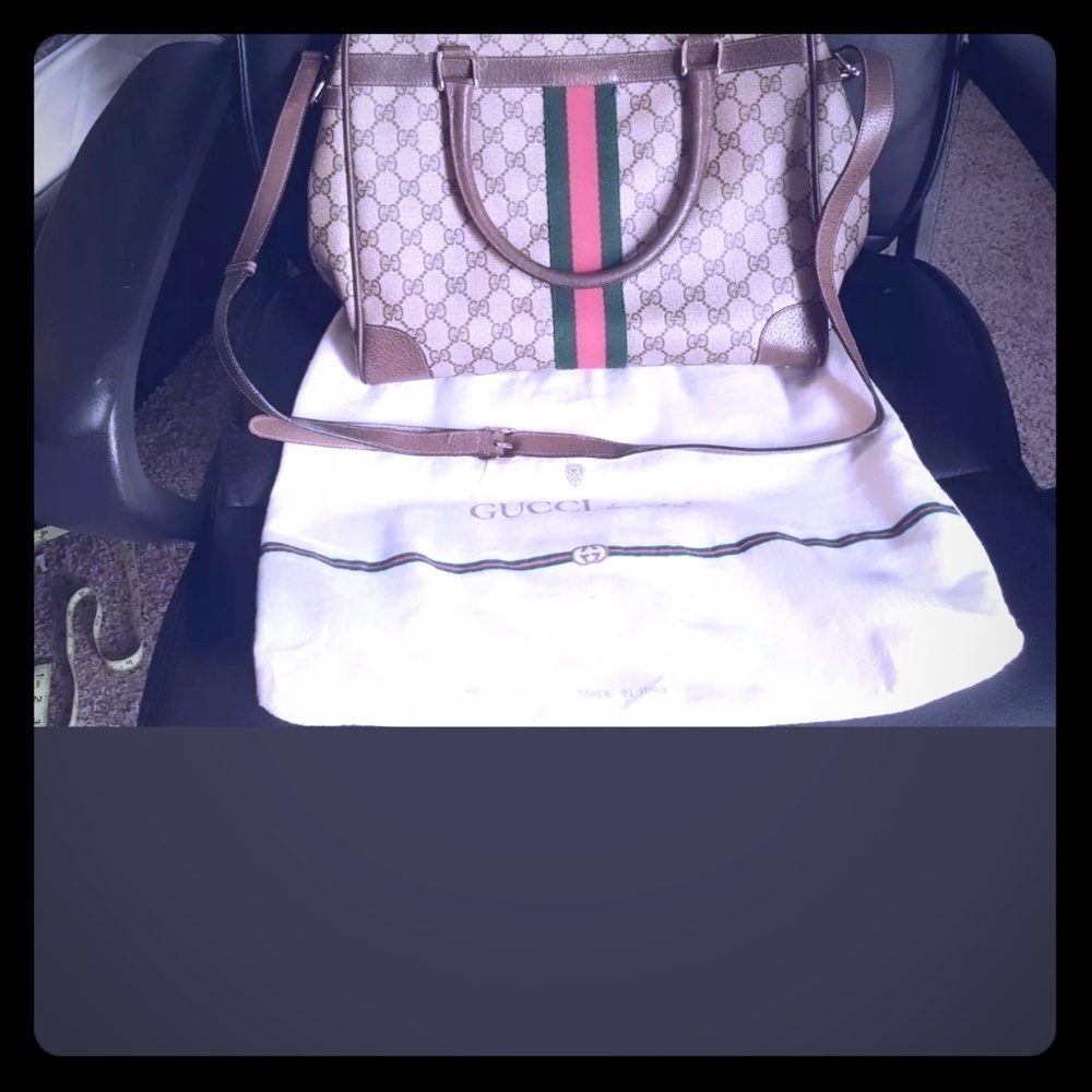 Gucci messenger vintage bag. Green red strips